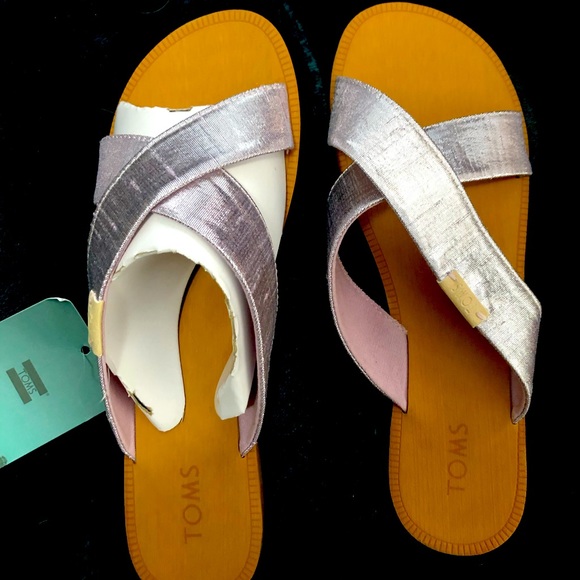 Tom’s girls sandals - Picture 1 of 2